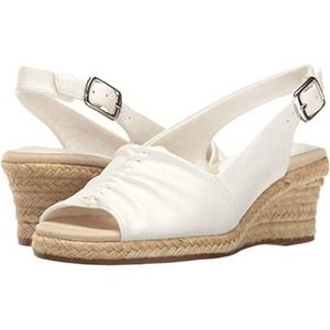 Easy Street Kindly White Espadrille Wedge Sandal size 10.